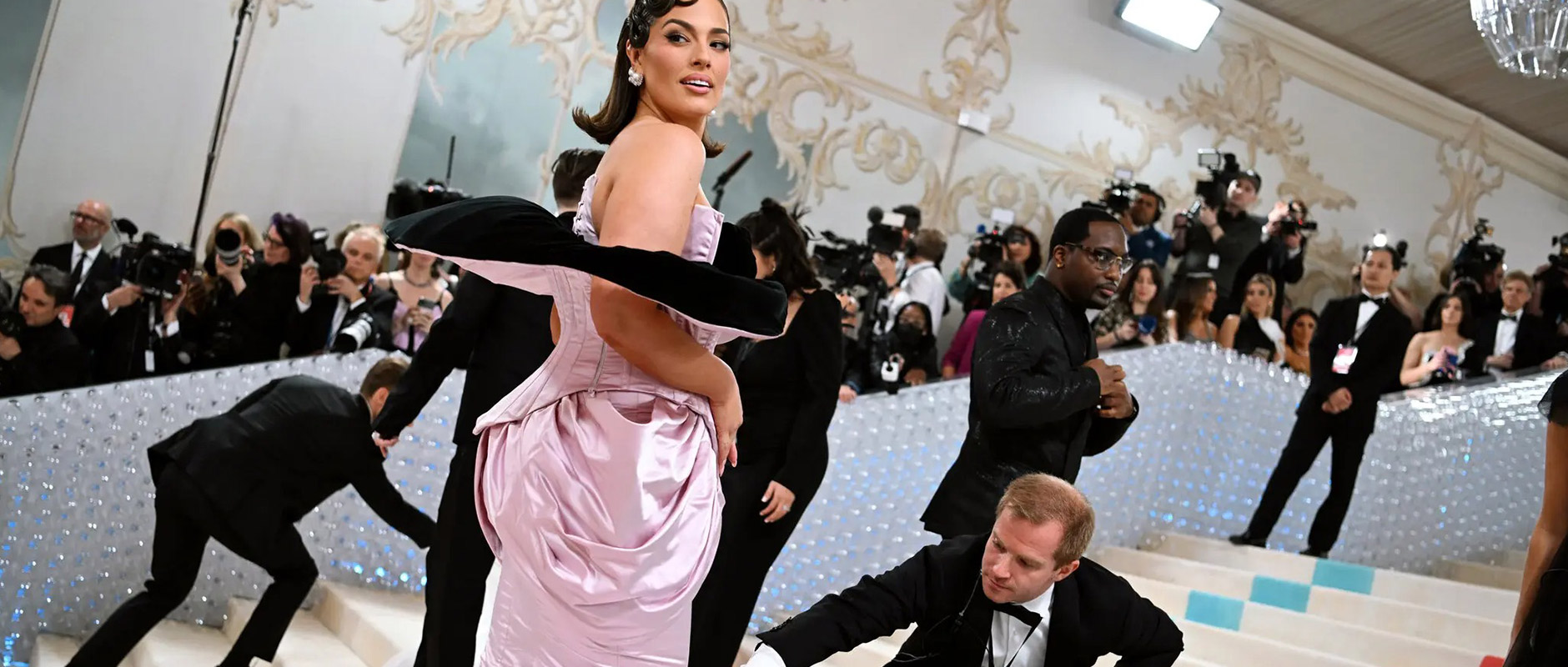 Во чест на Карл Лагерфилд: Ѕвездите во своите најдобри изданија!