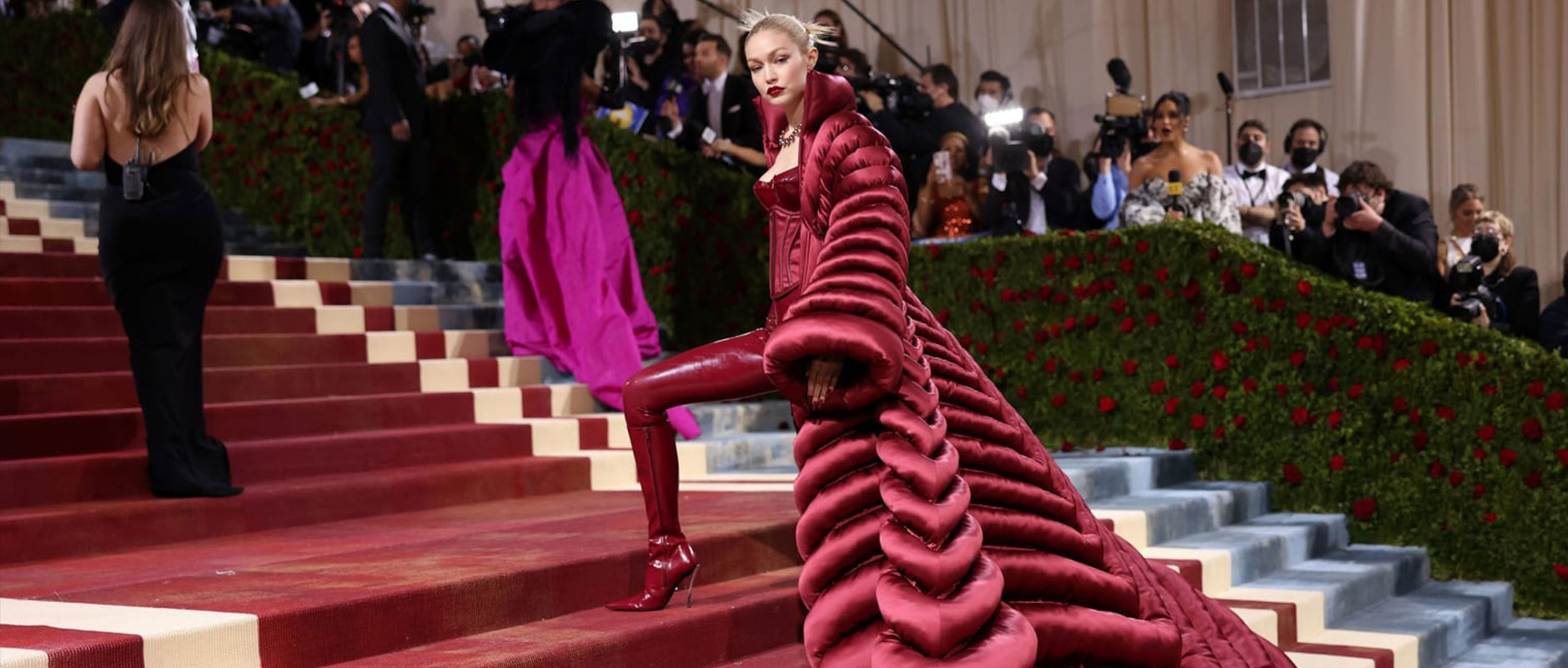 Блејк Лајвли го „украде“ вниманието на Мет Галата 2022