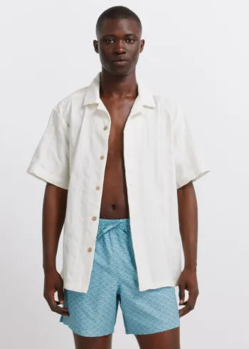 КОСТИМ ЗА КАПЕЊЕ 