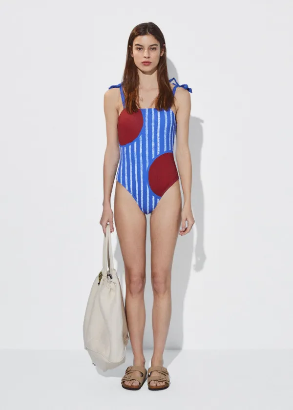 ЕДНОДЕЛЕН КОСТИМ ЗА КАПЕЊЕ 