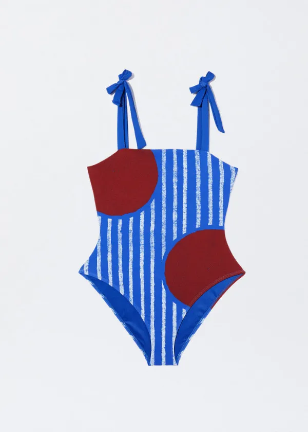 ЕДНОДЕЛЕН КОСТИМ ЗА КАПЕЊЕ 