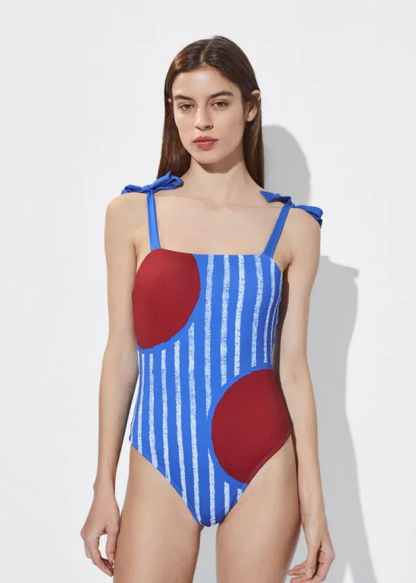 ЕДНОДЕЛЕН КОСТИМ ЗА КАПЕЊЕ 