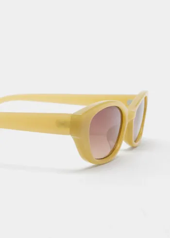 ОЧИЛА ЗА СОНЦЕ 