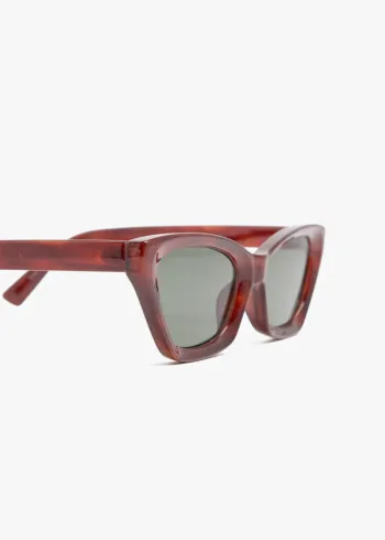 ОЧИЛА ЗА СОНЦЕ 