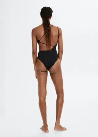 ЕДНОДЕЛЕН КОСТИМ ЗА КАПЕЊЕ 