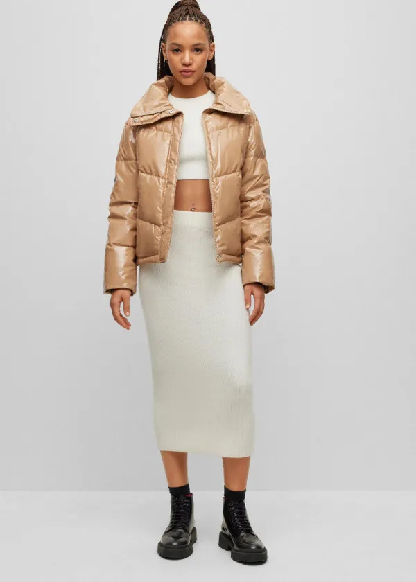 ЖЕНСКА ЈАКНА 