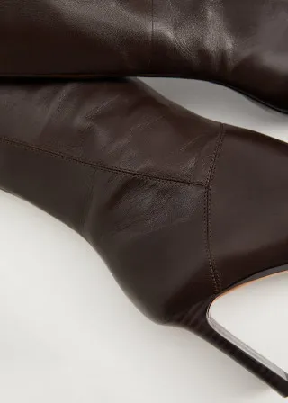 ВИСОКИ ЧИЗМИ 