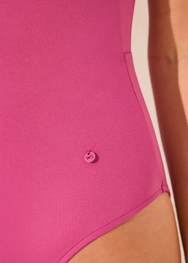 ЕДНОДЕЛЕН КОСТИМ ЗА КАПЕЊЕ 