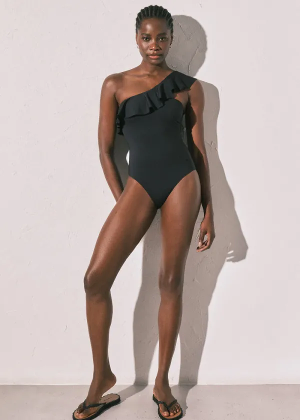 ЕДНОДЕЛЕН КОСТИМ ЗА КАПЕЊЕ 