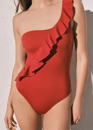 ЕДНОДЕЛЕН КОСТИМ ЗА КАПЕЊЕ 