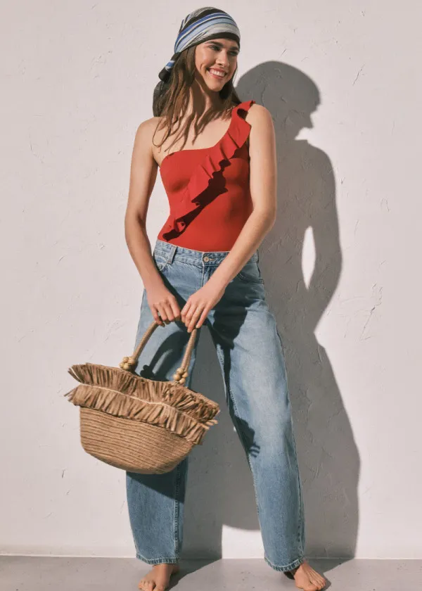 ЕДНОДЕЛЕН КОСТИМ ЗА КАПЕЊЕ 