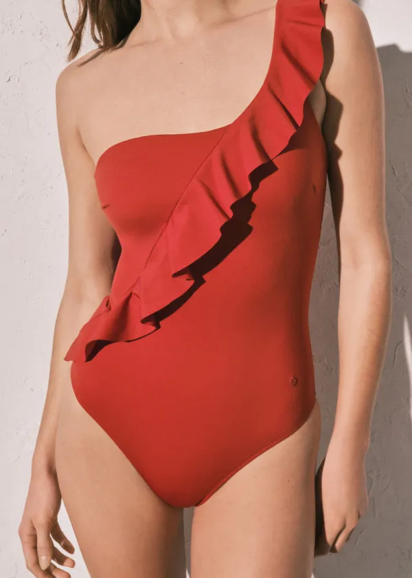 ЕДНОДЕЛЕН КОСТИМ ЗА КАПЕЊЕ 