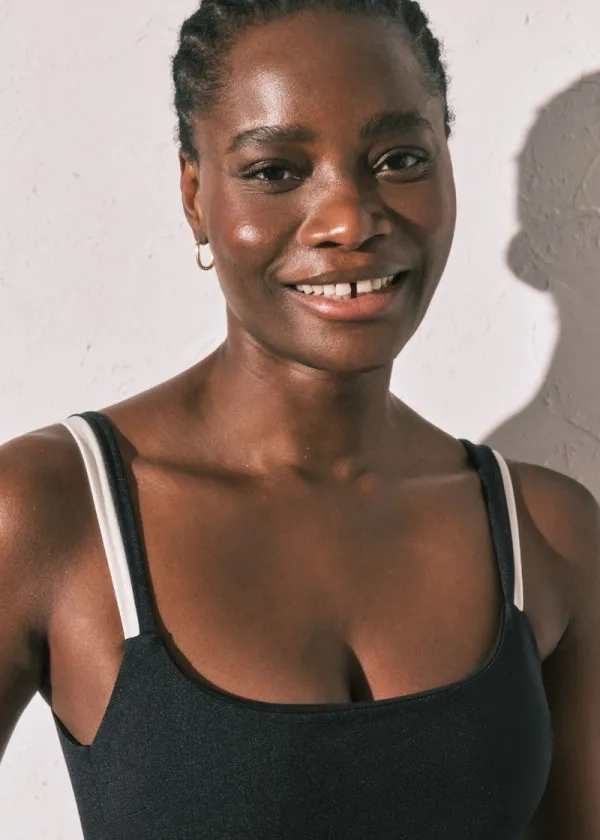 ЕДНОДЕЛЕН КОСТИМ ЗА КАПЕЊЕ 