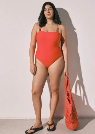 ЕДНОДЕЛЕН КОСТИМ ЗА КАПЕЊЕ Б 