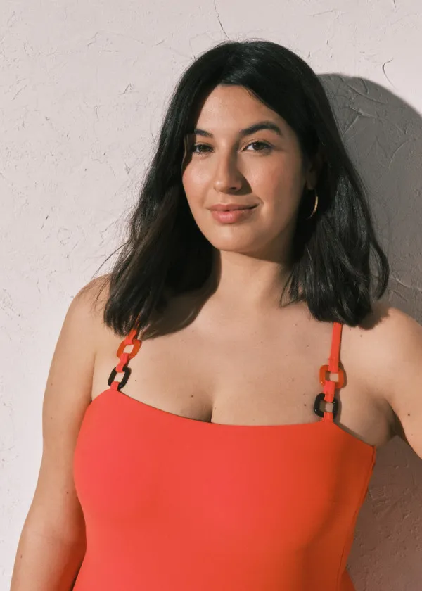 ЕДНОДЕЛЕН КОСТИМ ЗА КАПЕЊЕ Б 