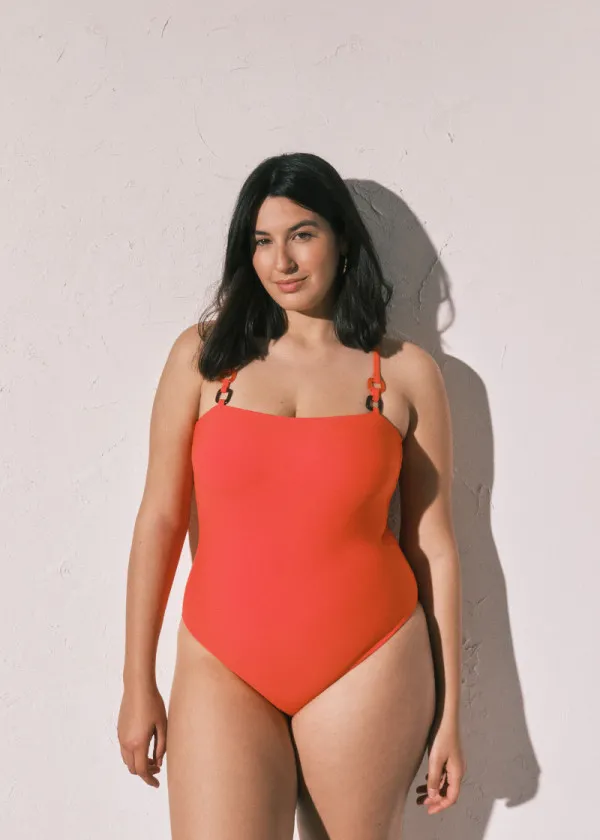 ЕДНОДЕЛЕН КОСТИМ ЗА КАПЕЊЕ Б 