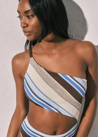 КОСТИМ ЗА КАПЕЊЕ 