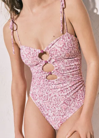 ЕДНОДЕЛЕН КОСТИМ ЗА КАПЕЊЕ Б 