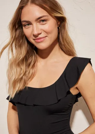 ЕДНОДЕЛЕН КОСТИМ ЗА КАПЕЊЕ 