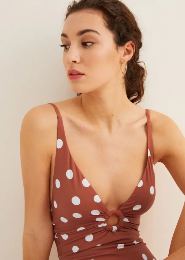 КОСТИМ ЗА КАПЕЊЕ 