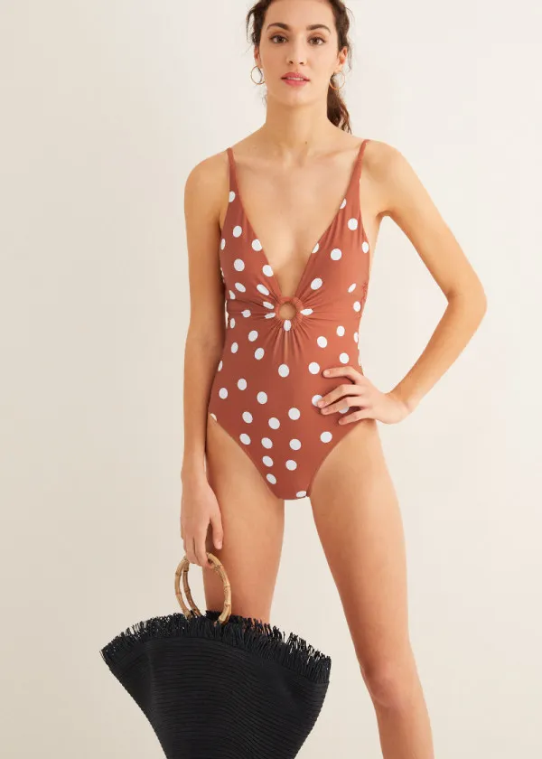 КОСТИМ ЗА КАПЕЊЕ 