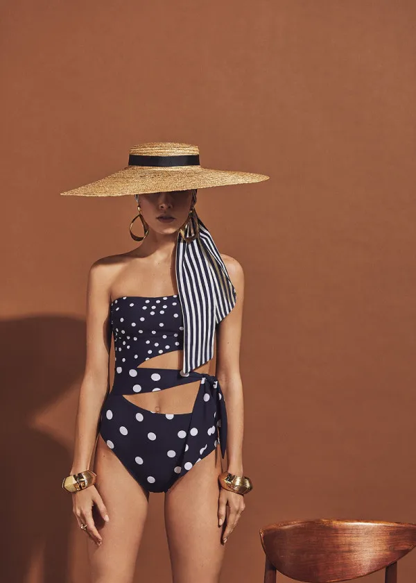 КОСТИМ ЗА КАПЕЊЕ 