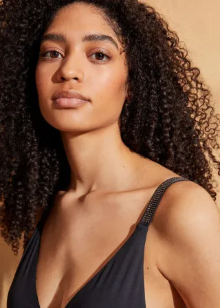 ЕДНОДЕЛЕН КОСТИМ ЗА КАПЕЊЕ 