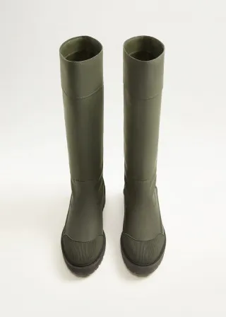 ВИСОКИ ЧИЗМИ 