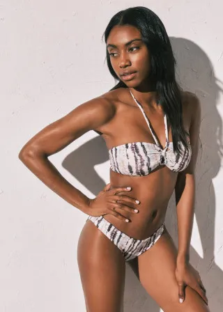 КОСТИМ ЗА КАПЕЊЕ ДОЛЕН ДЕЛ 