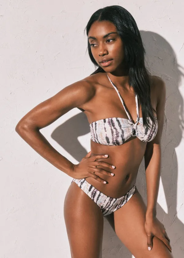 КОСТИМ ЗА КАПЕЊЕ ДОЛЕН ДЕЛ 