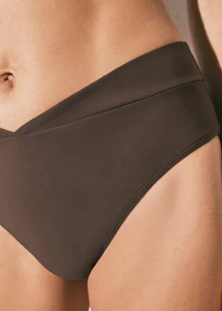 КОСТИМ ЗА КАПЕЊЕ ДОЛЕН ДЕЛ 