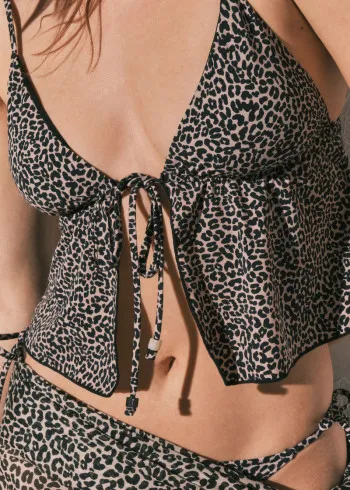 КОСТИМ ЗА КАПЕЊЕ ГОРЕН ДЕЛ Б 