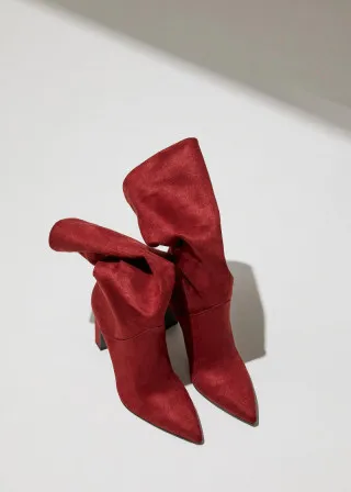 ВИСОКИ ЧИЗМИ 