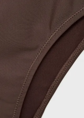 ЕДНОДЕЛЕН КОСТИМ ЗА КАПЕЊЕ 