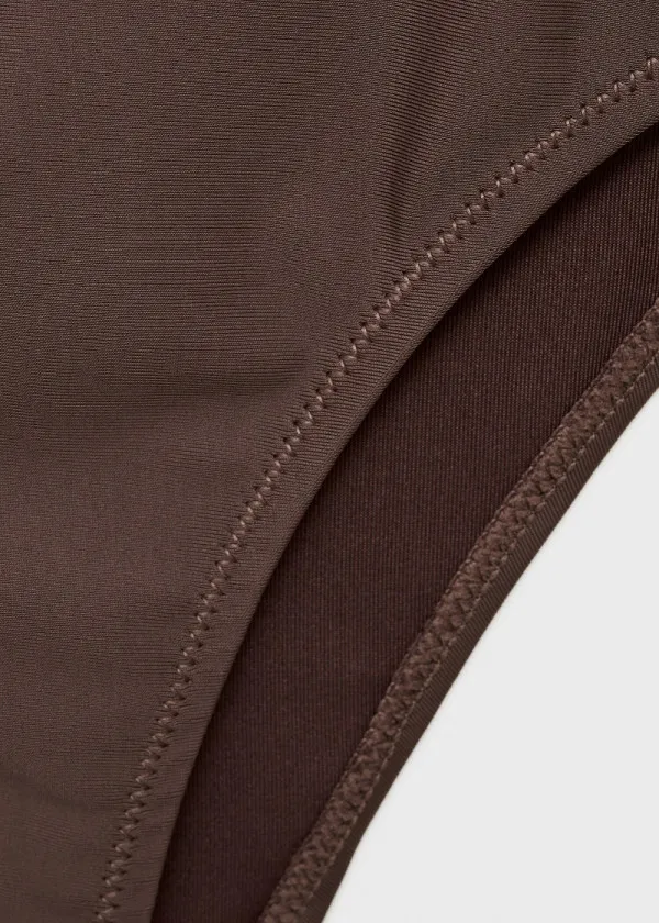 ЕДНОДЕЛЕН КОСТИМ ЗА КАПЕЊЕ 