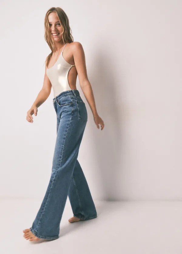 ЕДНОДЕЛЕН КОСТИМ ЗА КАПЕЊЕ 