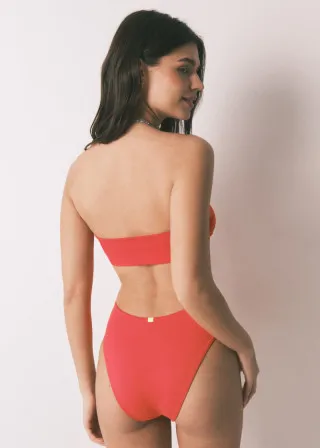 ЕДНОДЕЛЕН КОСТИМ ЗА КАПЕЊЕ 