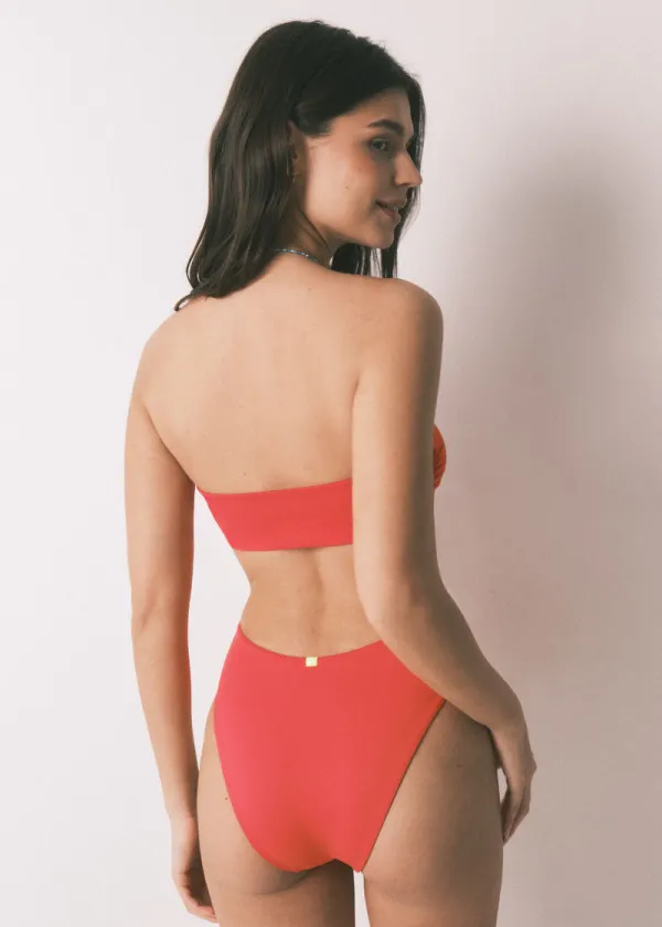 ЕДНОДЕЛЕН КОСТИМ ЗА КАПЕЊЕ 