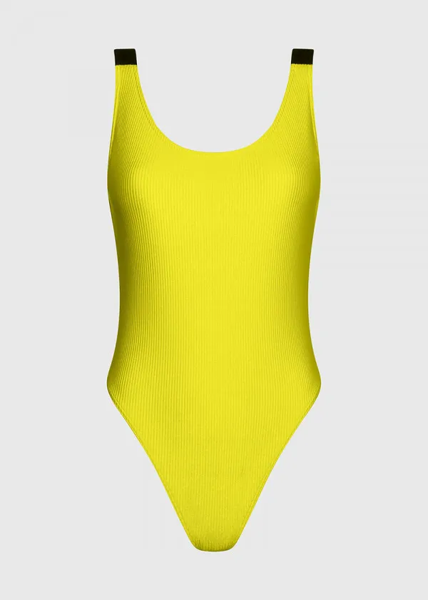 ЕДНОДЕЛЕН КОСТИМ ЗА КАПЕЊЕ 