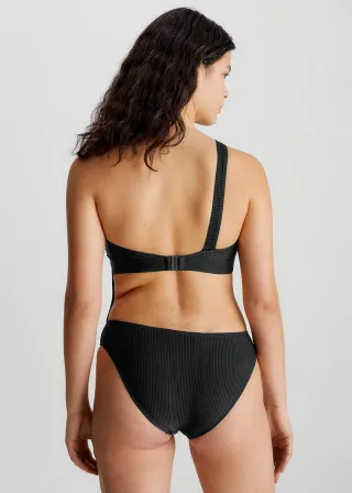 ЕДНОДЕЛЕН КОСТИМ ЗА КАПЕЊЕ 