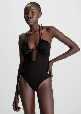 ЕДНОДЕЛЕН КОСТИМ ЗА КАПЕЊЕ 