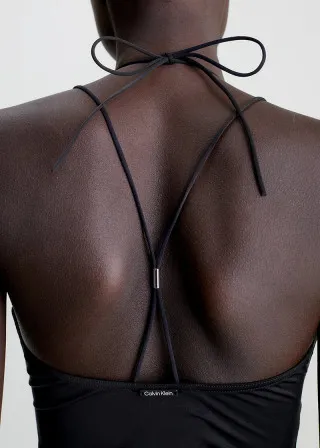 ЕДНОДЕЛЕН КОСТИМ ЗА КАПЕЊЕ 