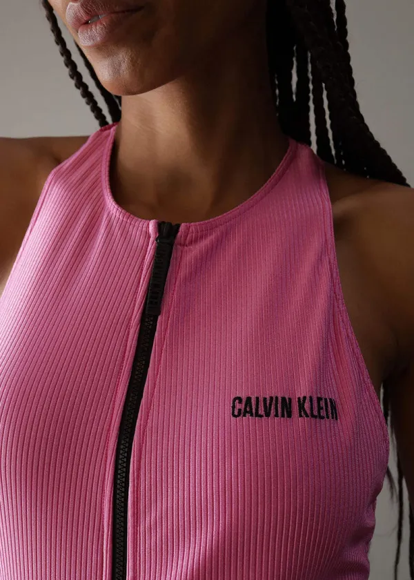 ЕДНОДЕЛЕН КОСТИМ ЗА КАПЕЊЕ 