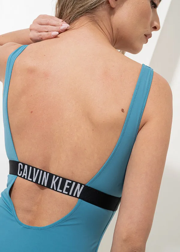 ЕДНОДЕЛЕН КОСТИМ ЗА КАПЕЊЕ 