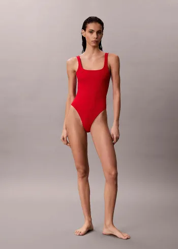 КОСТИМ ЗА КАПЕЊЕ 