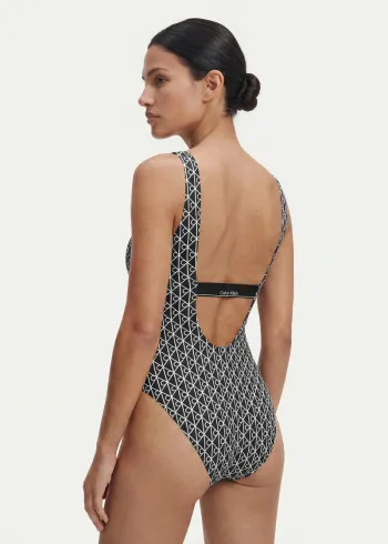 КОСТИМ ЗА КАПЕЊЕ 