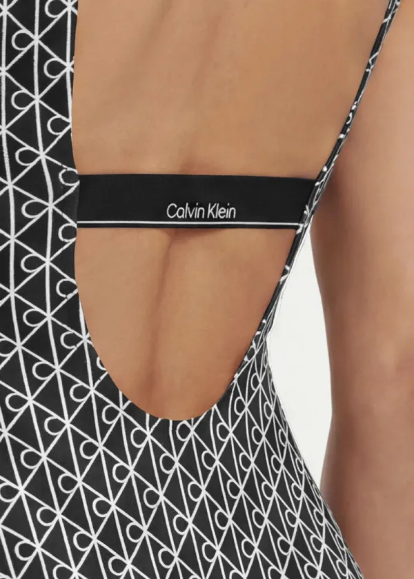 КОСТИМ ЗА КАПЕЊЕ 