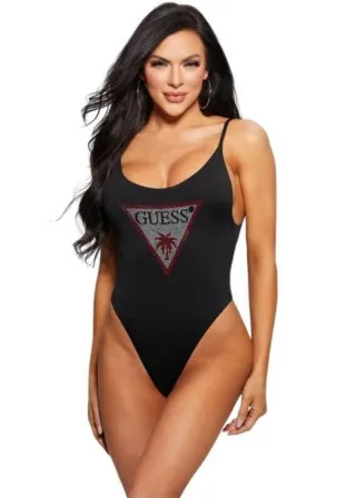 ЕДНОДЕЛЕН КОСТИМ ЗА КАПЕЊЕ 