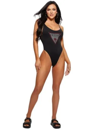 ЕДНОДЕЛЕН КОСТИМ ЗА КАПЕЊЕ 