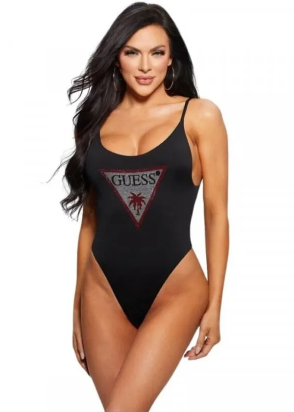 ЕДНОДЕЛЕН КОСТИМ ЗА КАПЕЊЕ 